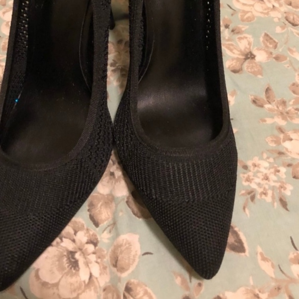 Black heel shoe